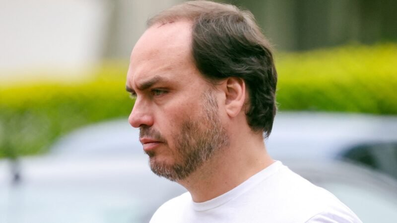 MPRJ reabre investigação contra Carlos Bolsonaro por suspeita de rachadinha