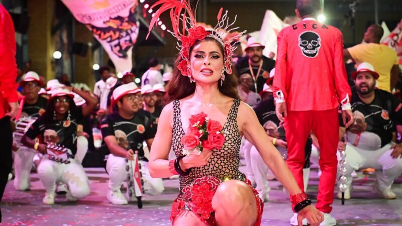 Quatro escolas desfilam na 2ª noite do Grupo Especial com mais homenagens e uma viagem ao Candomblé baiano