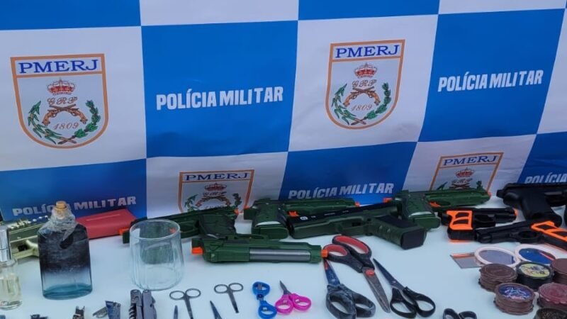 PM apreende objetos cortantes em patrulha no Cordão do Bola Preta