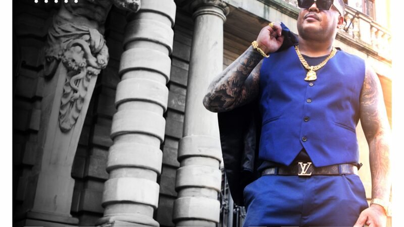 Rapper Afro-X vai do funk ao ijexá no álbum ‘A rua e o palco’ entre feats com Seu Jorge, Sampa Crew e Rappin’ Hood