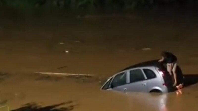 Tipo de vidro do porta‑malas foi decisivo para motorista conseguir se salvar de carro submerso em SC, dizem especialistas