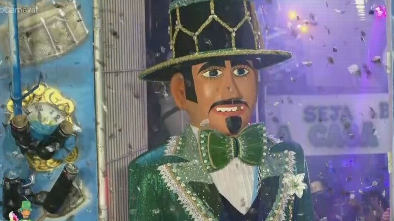 Homem da Meia-Noite desfila em Olinda com homenagem aos maracatus e à ancestralidade afro-brasileira