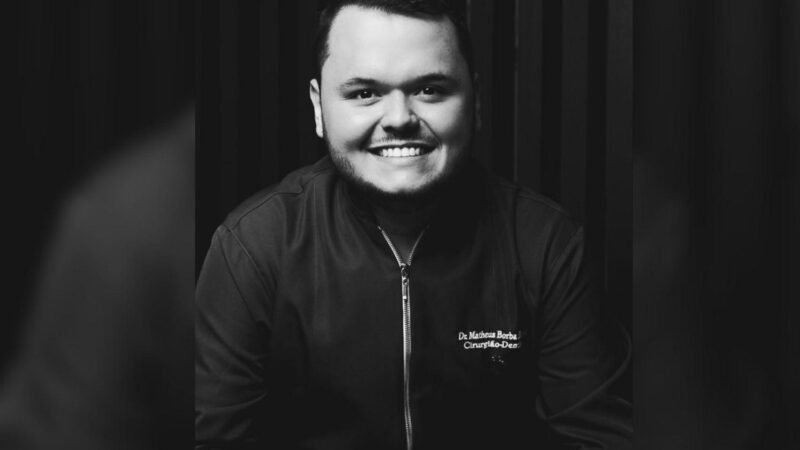 Dentista morre após carro bater contra árvore na GO-222, em Goiás