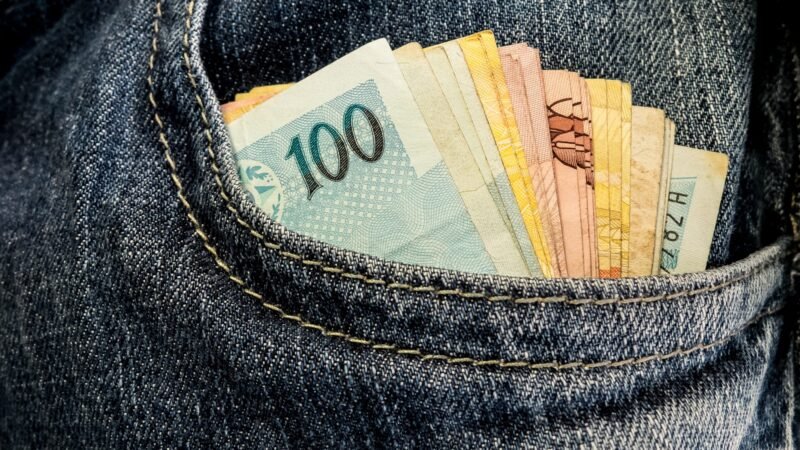 Ipsos: Brasileiros têm segurança nas finanças hoje, mas mantêm pé atrás em relação aos próximos meses