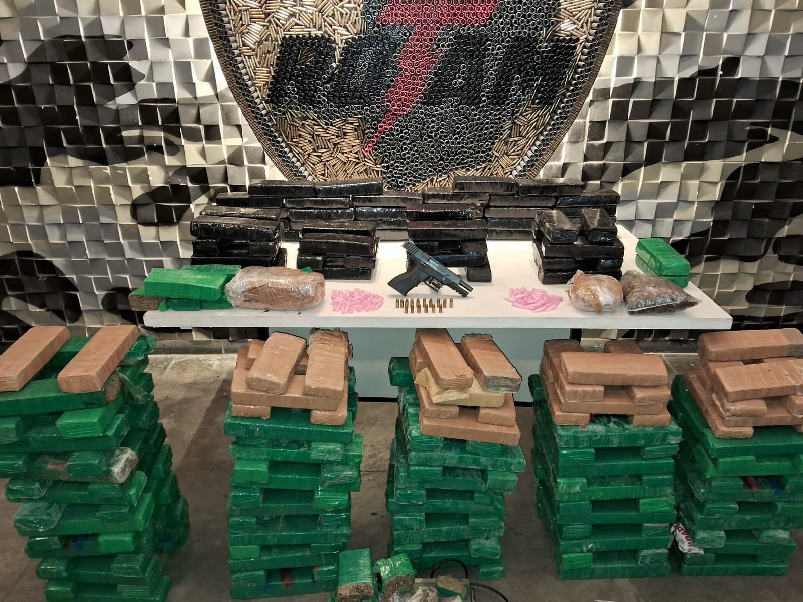 Três pessoas são presas e grande quantidade de maconha é apreendida na Grande BH