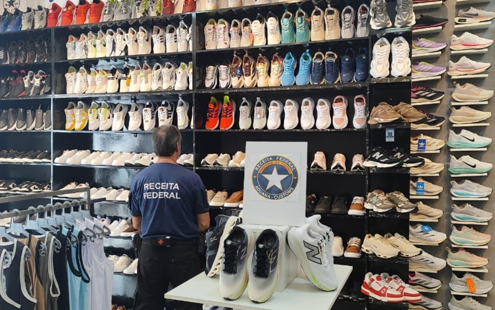 Mais de R$ 50 mil em calçados e roupas falsificadas são apreendidas no interior da Bahia