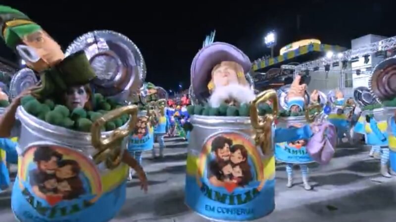 Aliados de Lula divergem sobre impactos de desfile com ‘famílias em conserva’ na Sapucaí