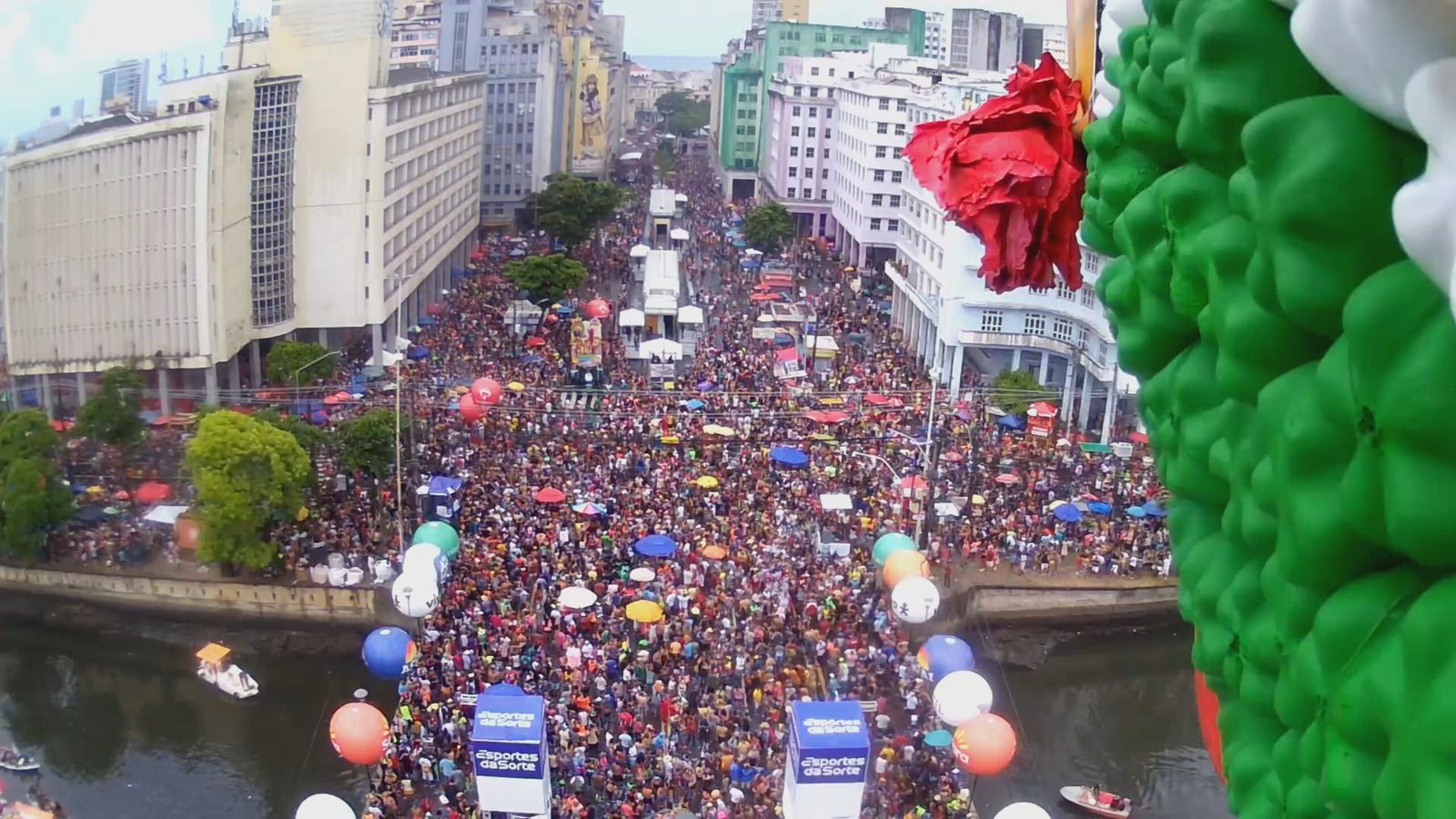 Evoé! Galo da Madrugada sai com 30 trios e atrações como Elba Ramalho, Priscila Senna, Chico César e Raphaela Santos