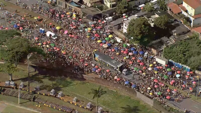 Acompanhe o cortejo do Então, Brilha!