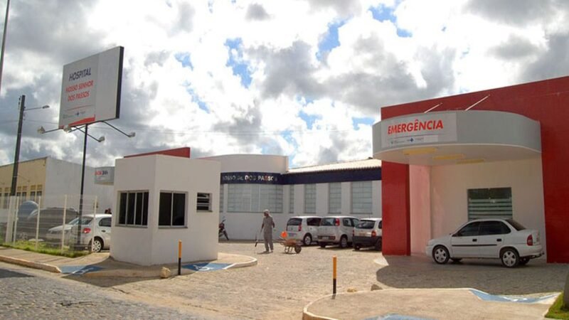 Comerciante fica ferido após ser atingido por uma árvore em São Cristóvão