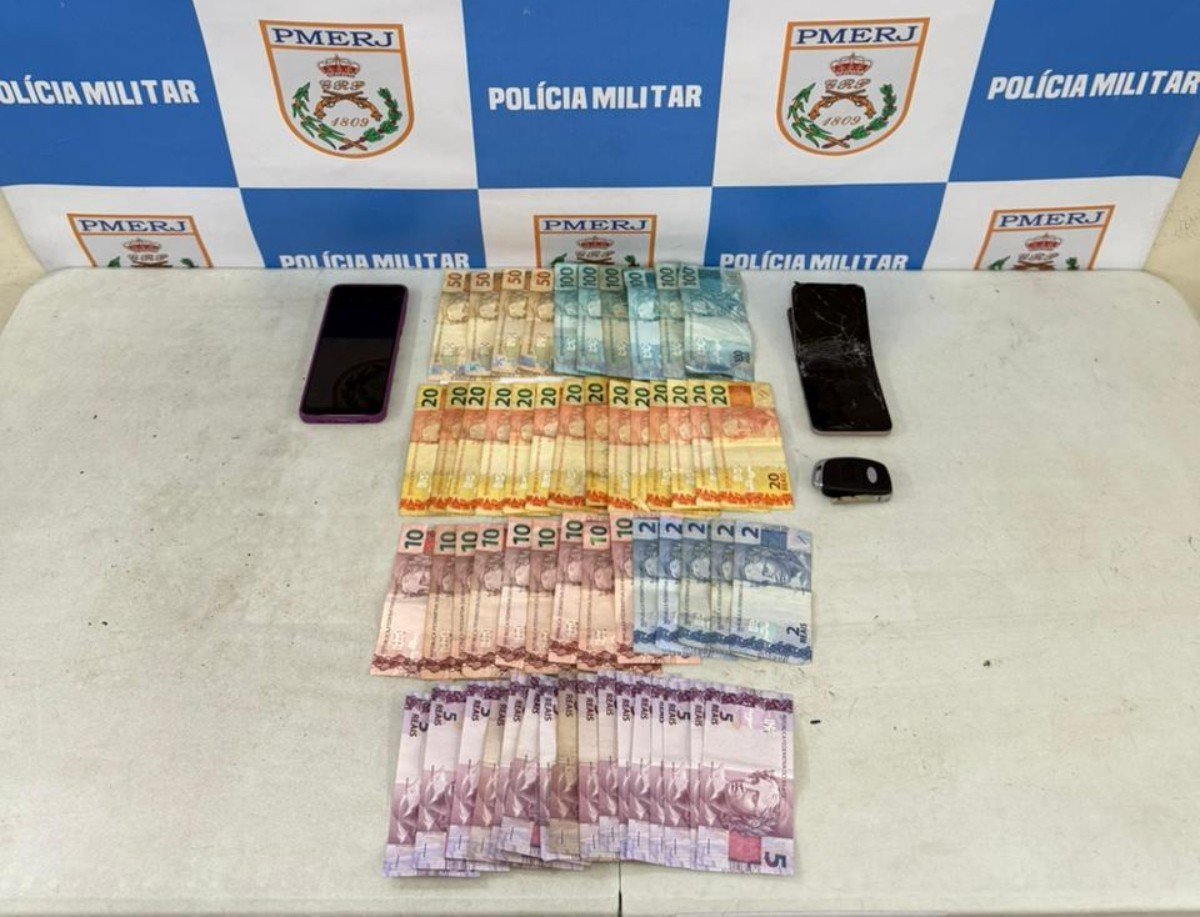 Dois homens são presos após tentarem atropelar policiais em Volta Redonda