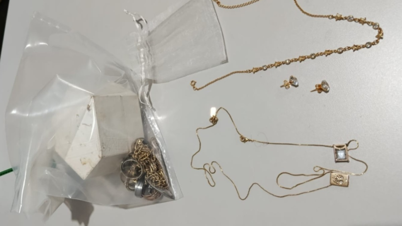 Homem é contratado para limpar quintal e acaba detido por furto de joias de herança no interior de SP