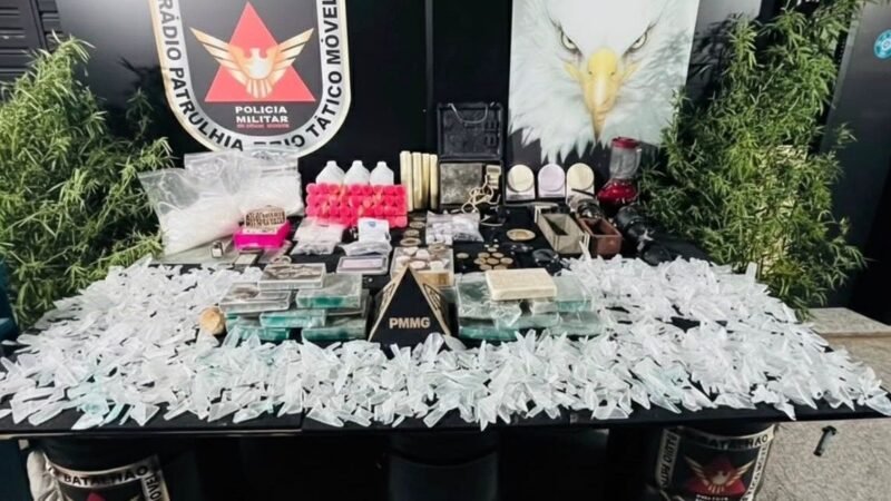 Ampolas de fentanil e quase 1.400 porções de cocaína: PM encontra laboratório de drogas em granja em Juiz de Fora