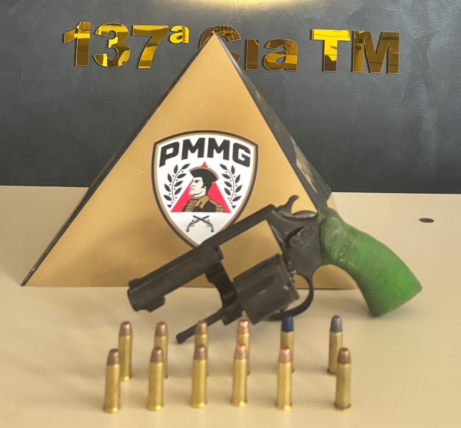 Mulher reconhece filho e sobrinho ao ver imagens de pessoas que atiraram contra homem em Janaúba