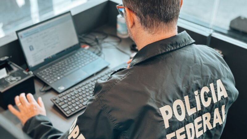 Três brasileiros deportados dos EUA são presos pela PF em MG