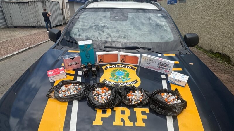 Pai e filho são presos com medicamentos proibidos e mercadorias contrabandeadas na Via Dutra, em Resende