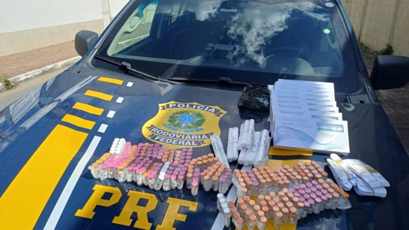 PRF apreende medicamentos contrabandeados na Via Dutra, em Itatiaia