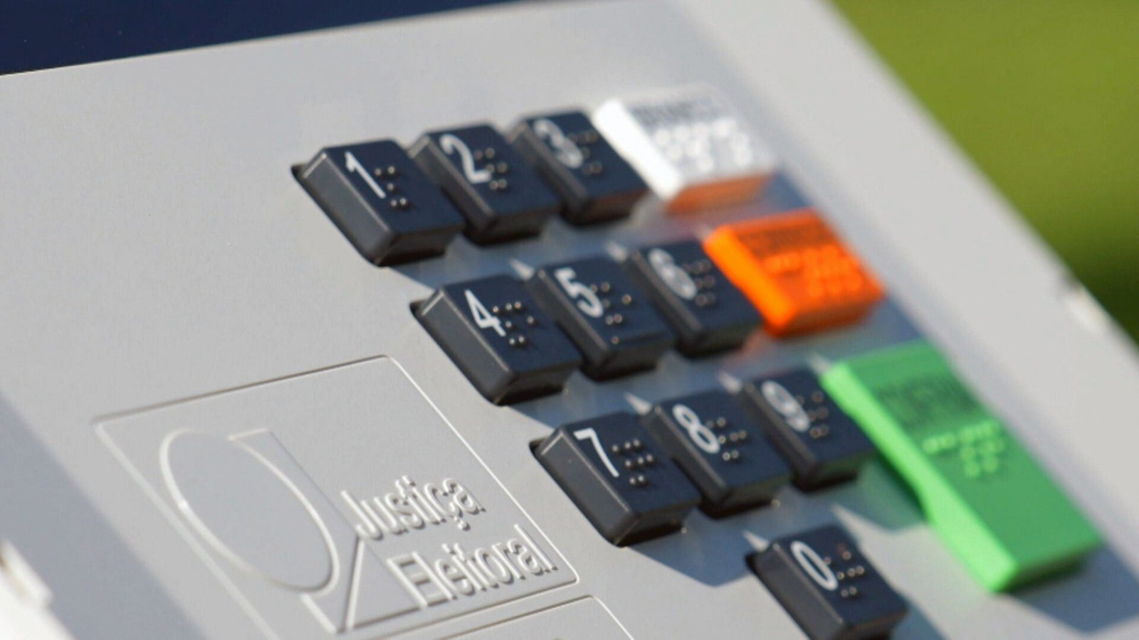 Eleições 2026: regras barram IA três dias antes da votação e proíbem plataformas de sugerir candidatos