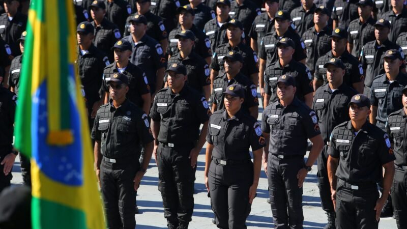 Pagar bônus de performance a policiais reduziu crimes no Rio