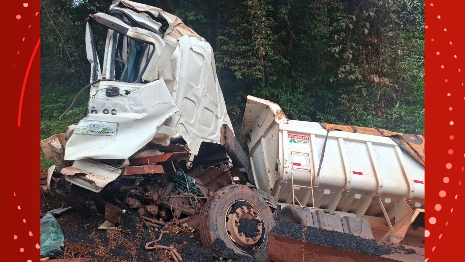 Caminhões colidem na BR-156 em Laranjal do Jari, no Sul do Amapá