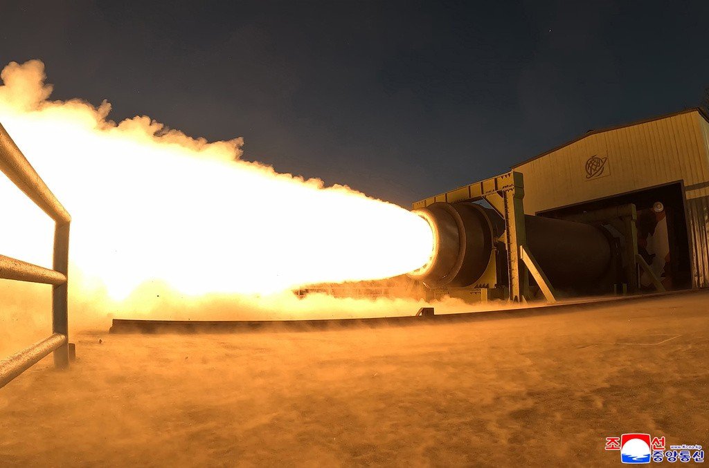 Coreia do Norte realiza teste de motor para míssil capaz de atingir o território continental dos EUA