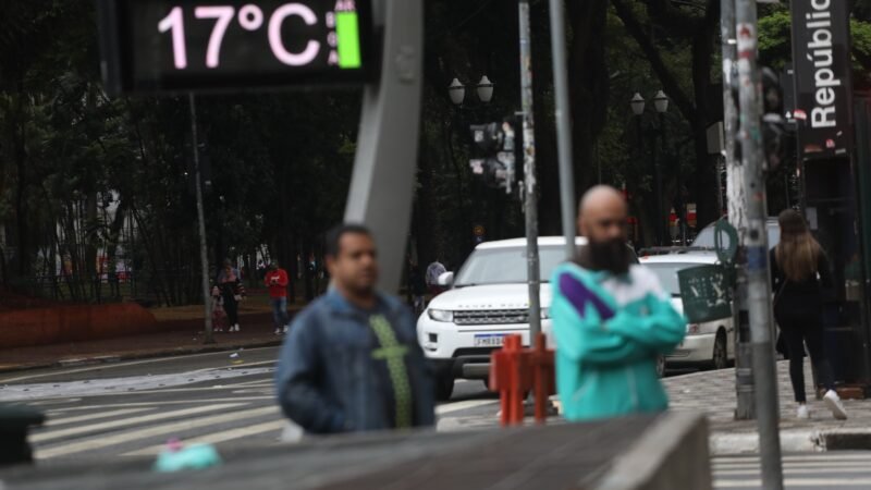 Frente fria derruba temperaturas e mantém semana chuvosa no Sul e Sudeste; veja previsão