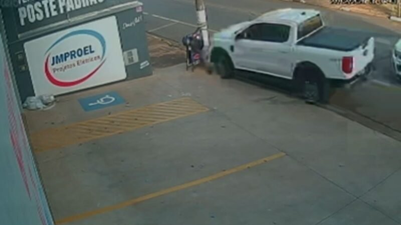 Homem que quase foi atingido por caminhonete desgovernada aguardava abertura do trabalho: ‘Passa um filme na cabeça’