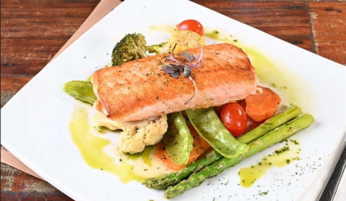 Pratos menores e mais proteína: como canetas emagrecedoras e ‘onda fitness’ têm moldado cardápios de restaurantes