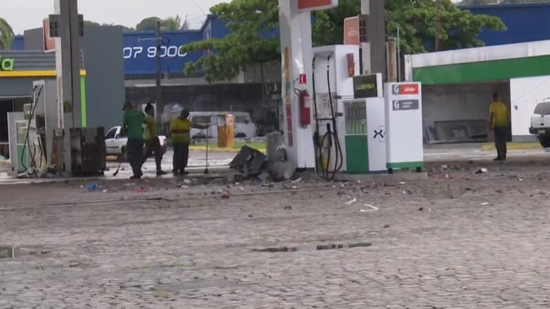 Suspeitos explodem cofre de posto de combustíveis na BR-101, em João Pessoa