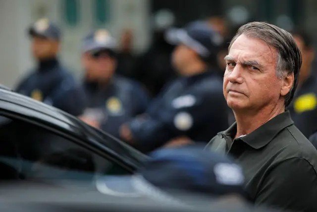 Bolsonaro está com broncopneumonia aguda, diz boletim