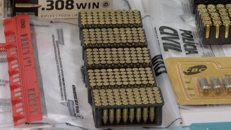 Cerca de 1.400 munições de fuzil, rifle e pistola são apreendidas com foragido da Justiça em Uberlândia