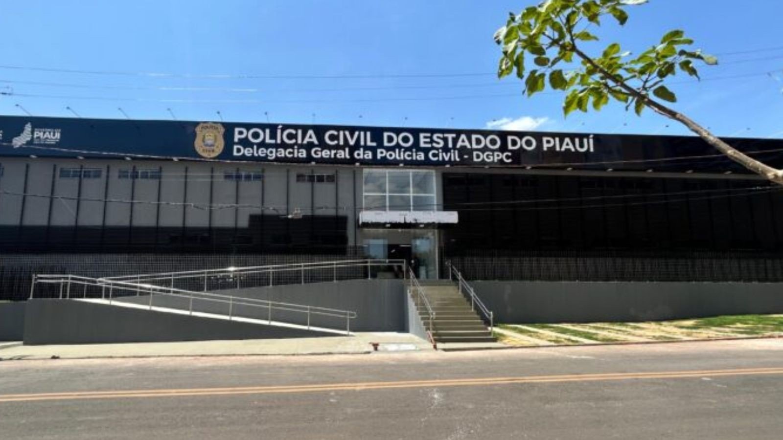 Servidora encontrada desacordada na Delegacia-Geral está em estado grave na UTI, diz defesa; polícia investiga estupro
