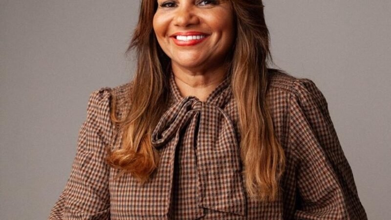 Escritora de Cabo Frio lança livro sobre Nero na Feira do Livro de Londres