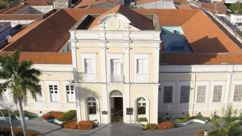 Engenheiro demitido de hospital autorizou funcionário a morar e instalar churrasqueira em sala da unidade