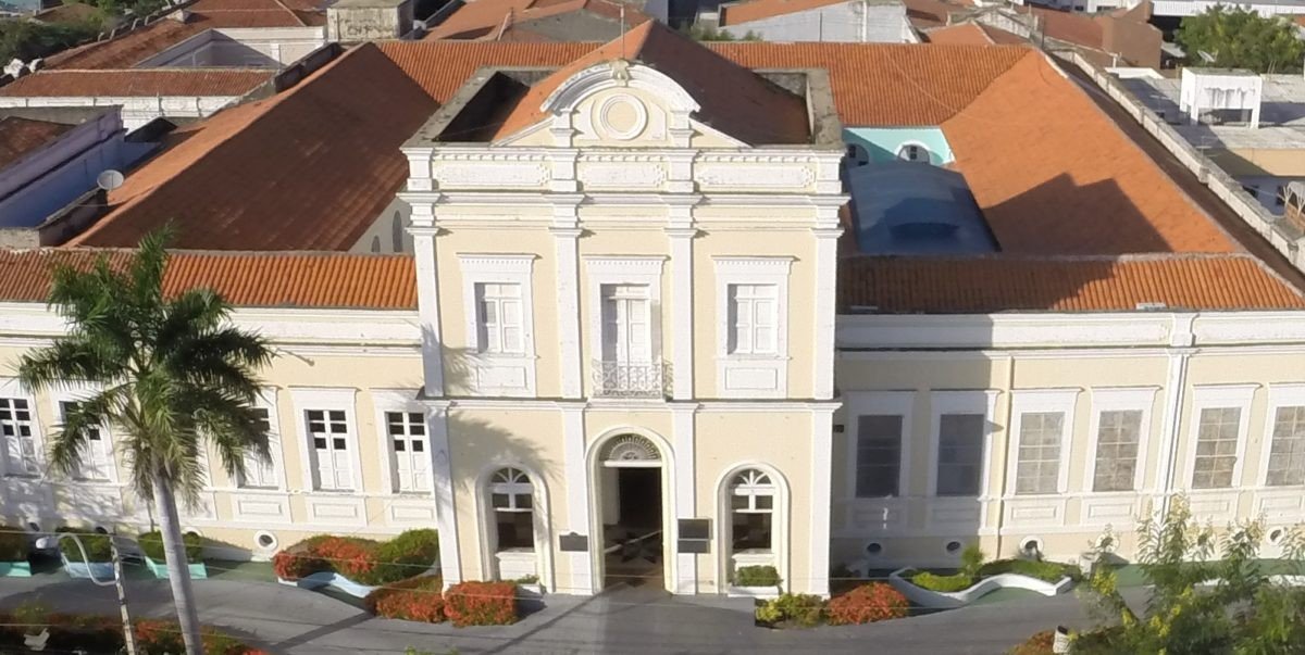 Engenheiro demitido de hospital autorizou funcionário a morar e instalar churrasqueira em sala da unidade