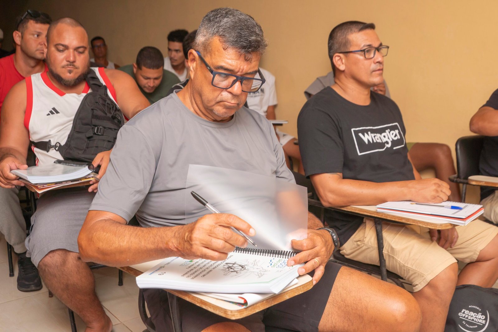 Pescadores da Lagoa de Araruama recebem cursos de habilitação profissional