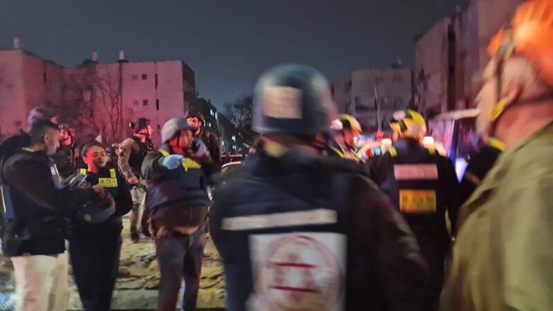 Ataques do Irã no sul de Israel deixam mais de 100 feridos, e Netanyahu fala em ‘noite difícil’; ACOMPANHE