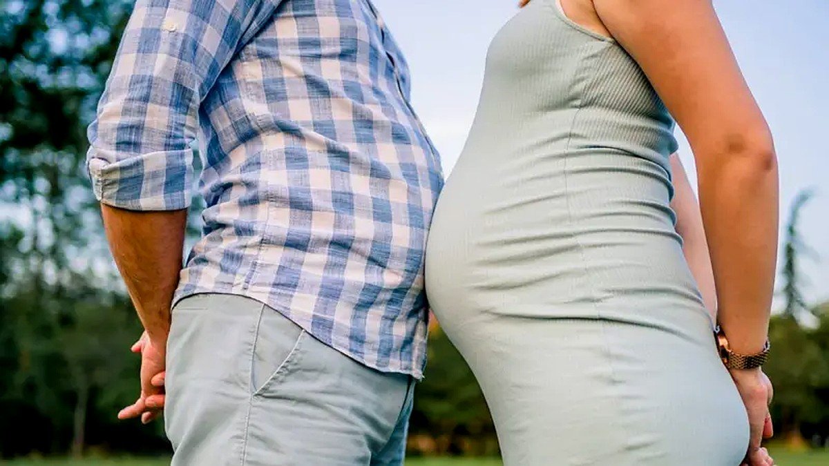 A estranha síndrome que faz pais se sentirem ‘grávidos’