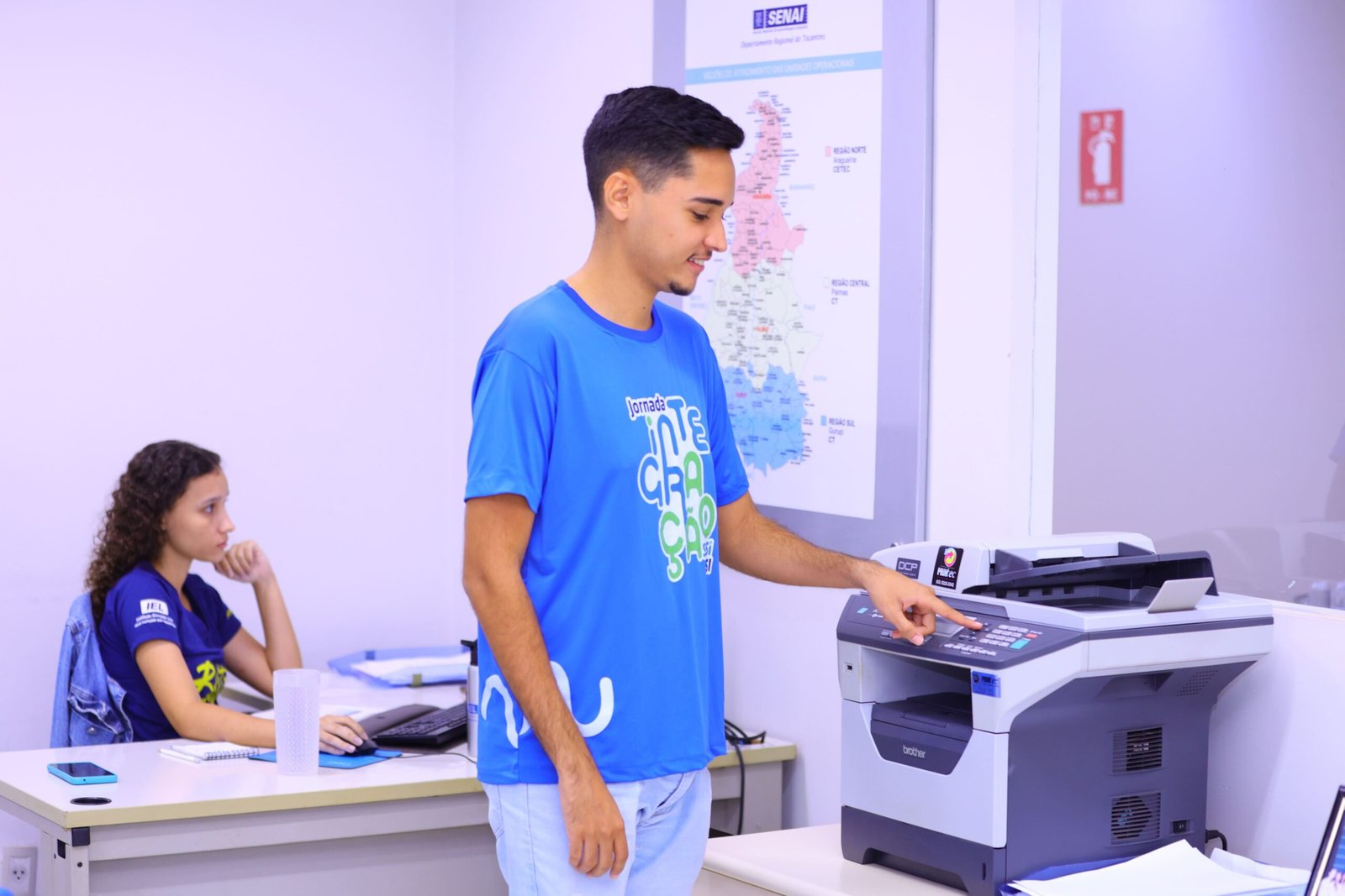 IEL abre mais de 600 vagas de estágio em Salvador e outras 22 cidades da Bahia; bolsas chegam a R$ 1,8 mil