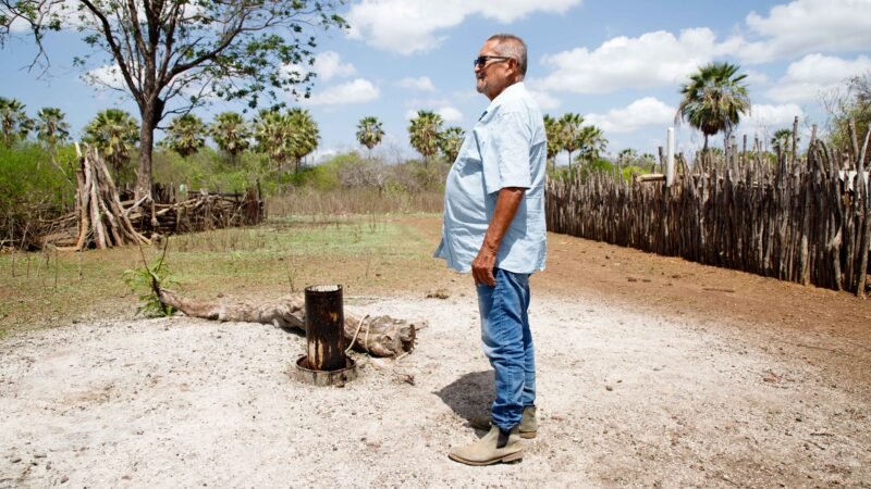 Sítio onde foi achado possível poço de petróleo precisa de carros-pipa para complementar abastecimento de água