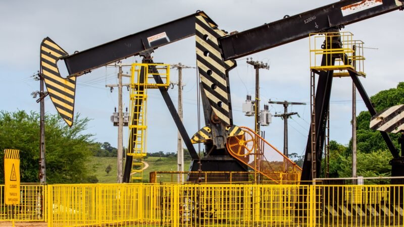 Opep+ aumenta produção de petróleo após ataques ao Irã e na região