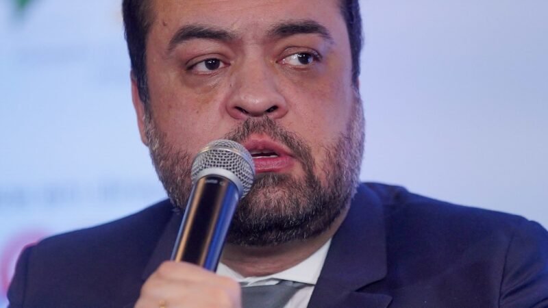 Cláudio Castro convida aliados para encerramento de mandato nesta segunda-feira