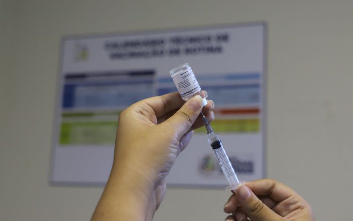 Saúde reorganiza serviços e reabre todas as salas de vacina