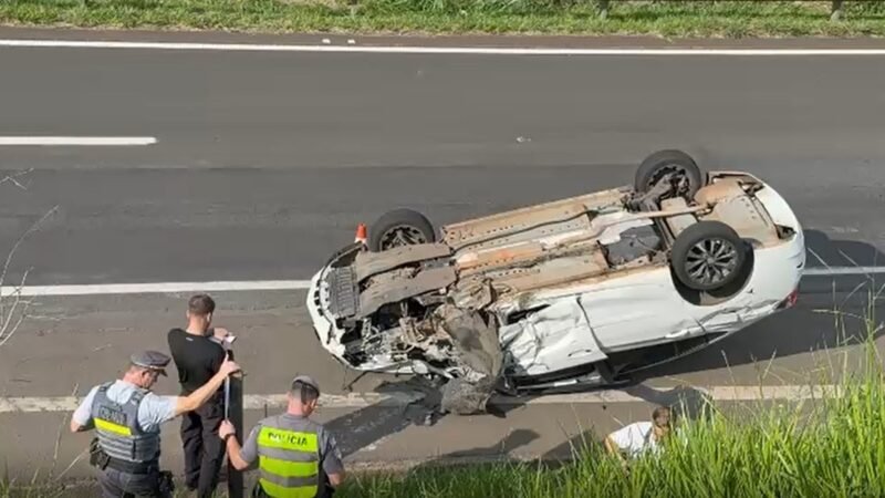 Motorista bêbado entra na contramão e provoca acidente com capotamentos na Rodovia Luiz de Queiroz