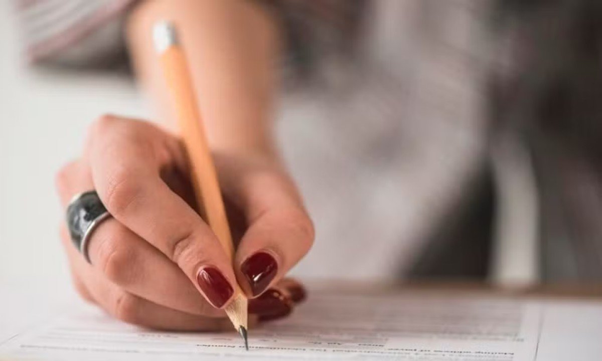 Concursos e seleções em PE oferecem mais de 750 vagas com salários de até R$ 12,3 mil; saiba como se inscrever