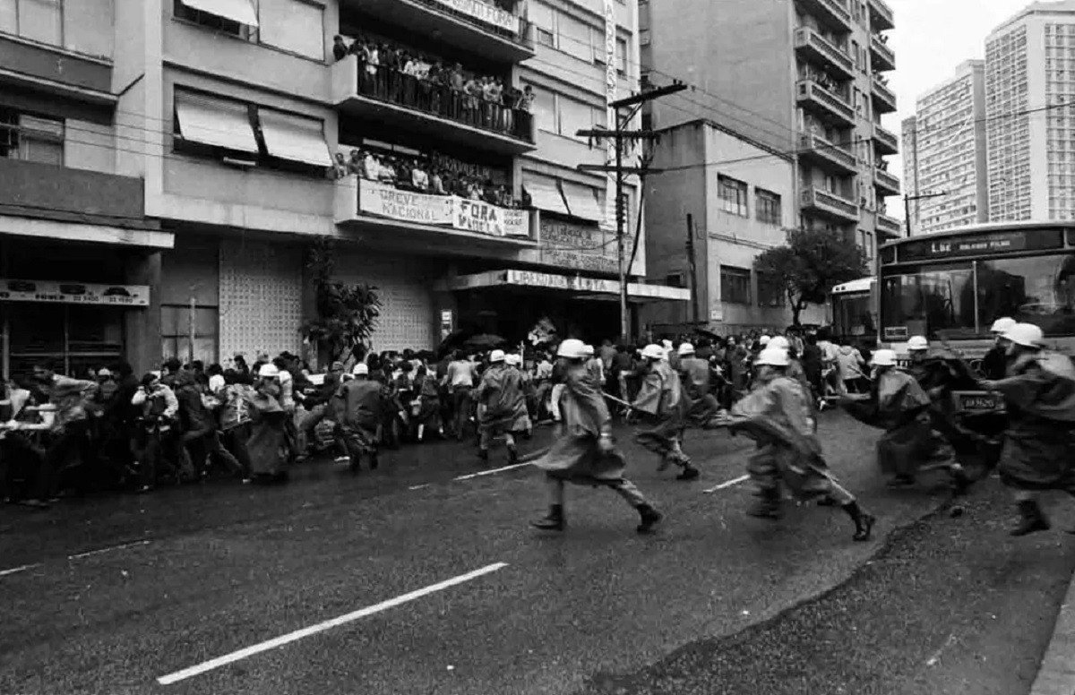 Mulher presa, torturada e expulsa do Brasil na ditadura receberá R$ 100 mil de indenização da União