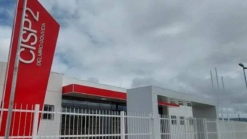 Homem é preso suspeito de matar namorado da mãe com golpes de espingardas na cabeça em AL