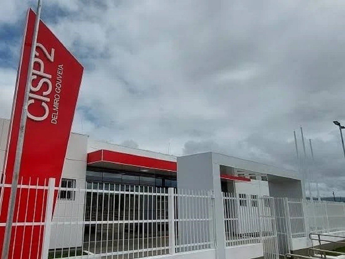 Homem é preso suspeito de matar namorado da mãe com golpes de espingardas na cabeça em AL