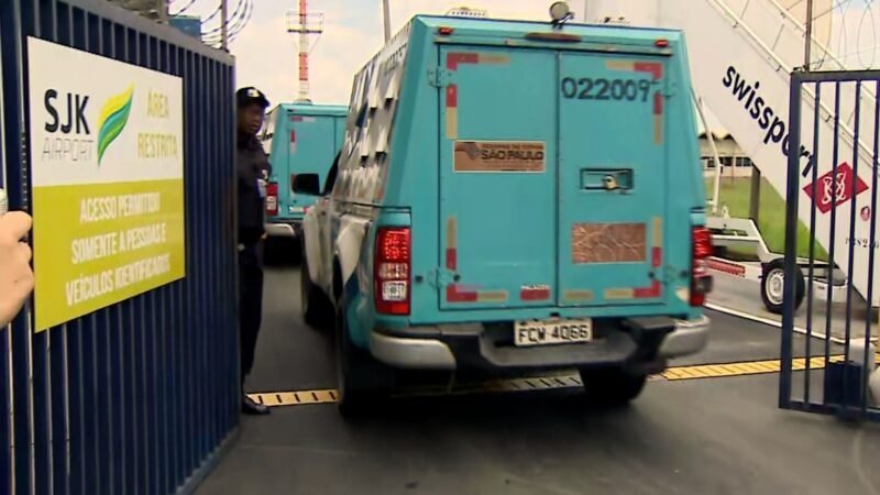 Daniel Vorcaro chega a aeroporto no interior de SP para pegar voo a Brasília