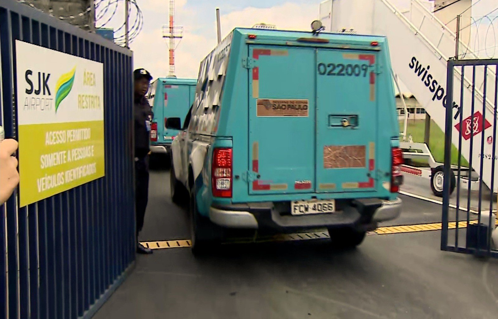 Daniel Vorcaro chega a aeroporto no interior de SP para pegar voo a Brasília